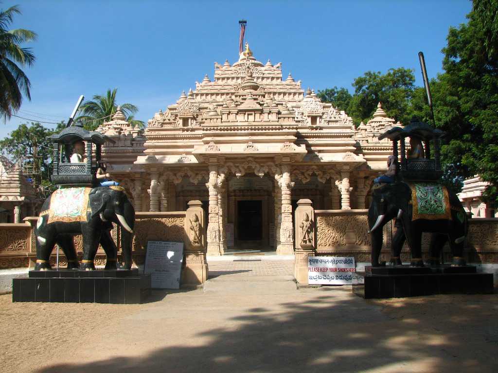 Kolanupaka-Jain-Temple