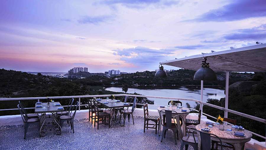 Olive-Bistro_Best-Romantic-Restaurants-in-Hyderabad-with-lakeview