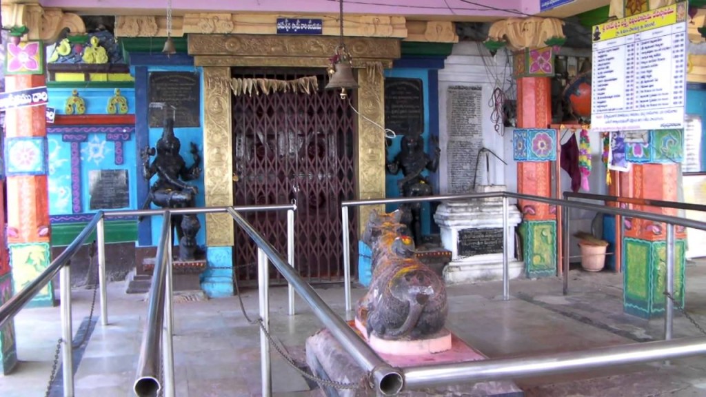 Palakurthi-Sri-Someshwara-Lakshmi-Narasimha-Swamy-Temple-exploretelangana2-1024x576